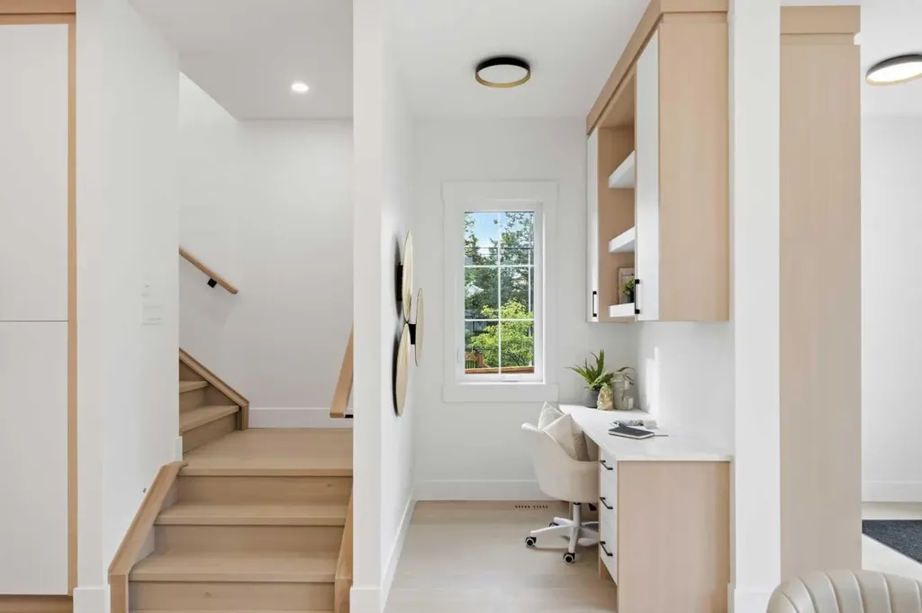 4537 21 Avenue NW Calgary AB T3B 0W3