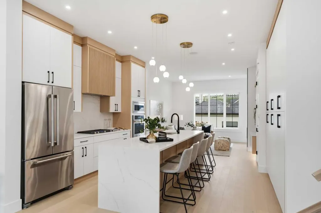 4537 21 Avenue NW Calgary AB T3B 0W3