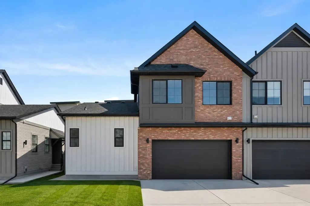 201 Cooperswood Green SW Airdrie AB T3B3Y6