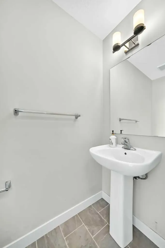 132 Sage Hill Grove NW Calgary AB T3R 0Z8