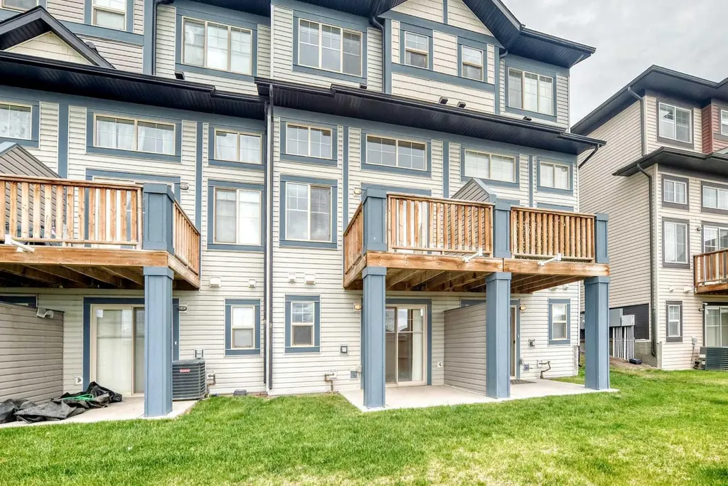 132 Sage Hill Grove NW Calgary AB T3R 0Z8