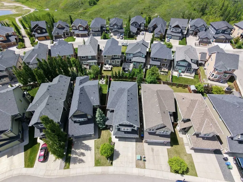 58 Valley Pointe Bay NW Calgary AB T3B 6B6