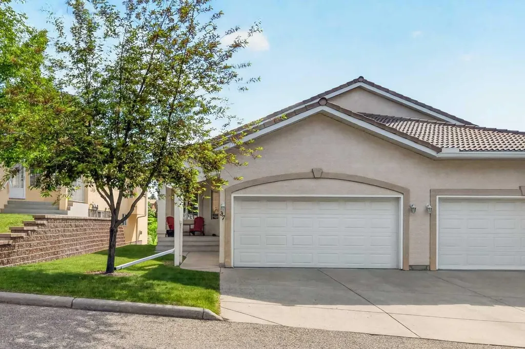 37 Scimitar Heath NW Calgary AB T3L 2E1