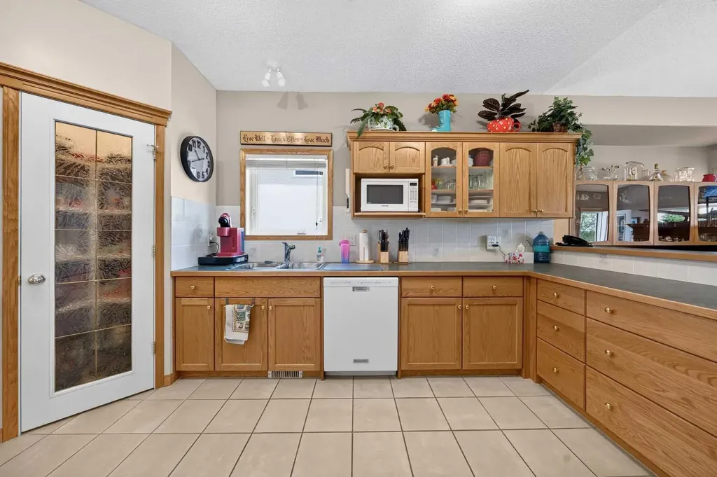 37 Scimitar Heath NW Calgary AB T3L 2E1
