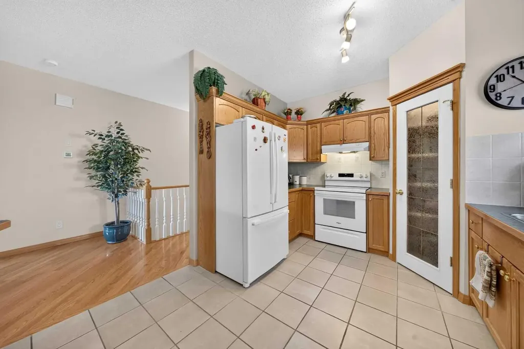 37 Scimitar Heath NW Calgary AB T3L 2E1