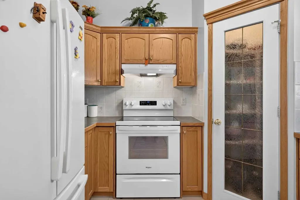 37 Scimitar Heath NW Calgary AB T3L 2E1