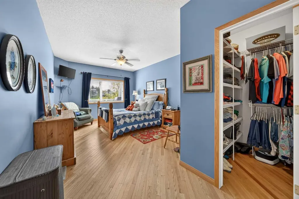 37 Scimitar Heath NW Calgary AB T3L 2E1