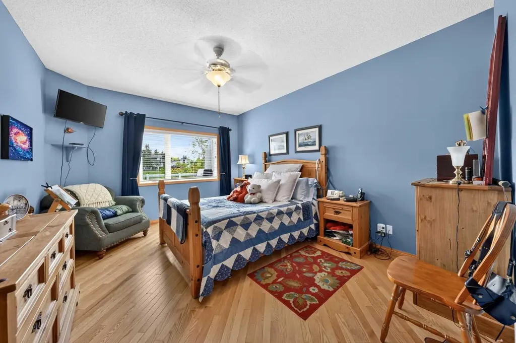37 Scimitar Heath NW Calgary AB T3L 2E1