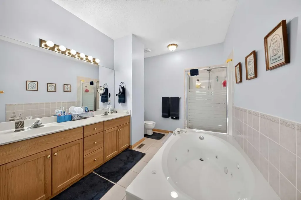 37 Scimitar Heath NW Calgary AB T3L 2E1