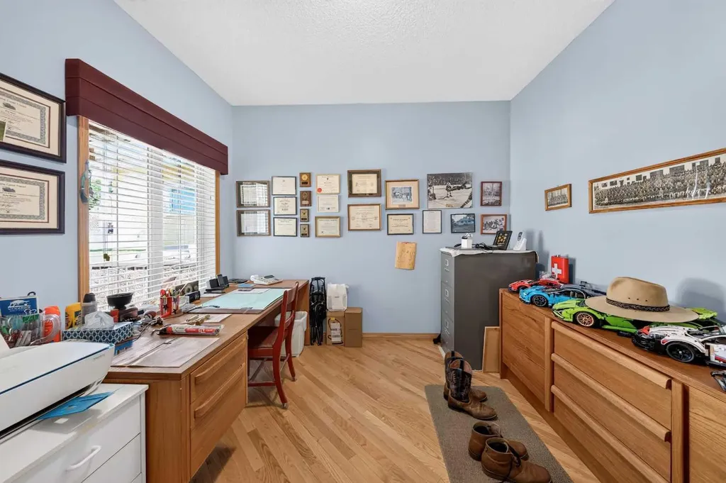37 Scimitar Heath NW Calgary AB T3L 2E1
