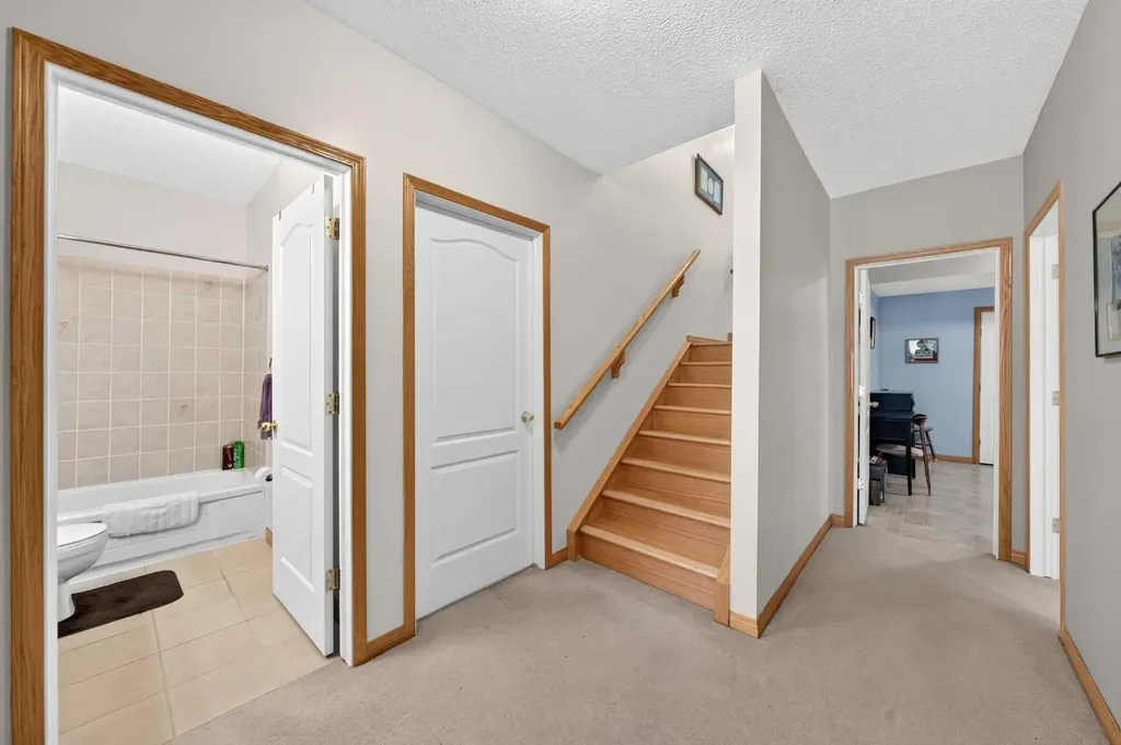 37 Scimitar Heath NW Calgary AB T3L 2E1