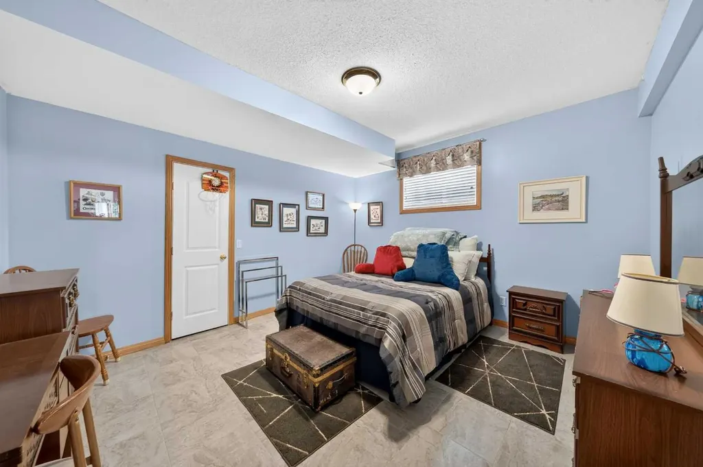 37 Scimitar Heath NW Calgary AB T3L 2E1