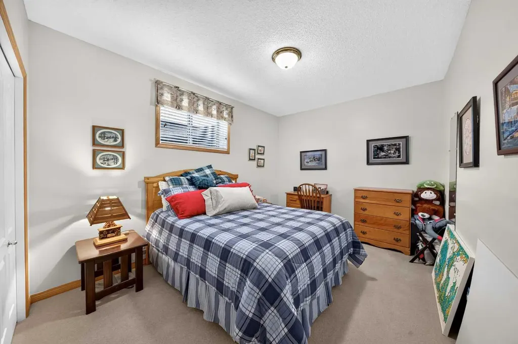 37 Scimitar Heath NW Calgary AB T3L 2E1