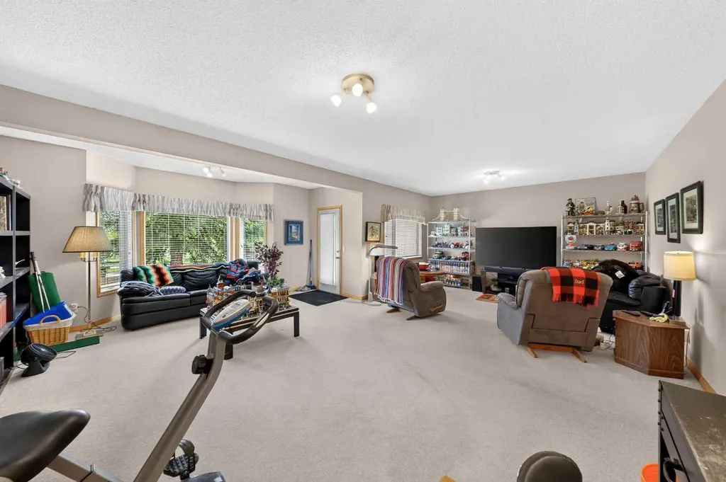37 Scimitar Heath NW Calgary AB T3L 2E1