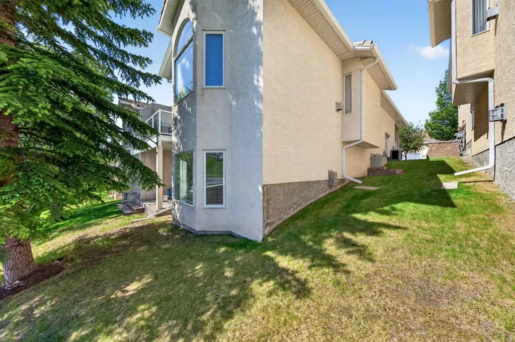 37 Scimitar Heath NW Calgary AB T3L 2E1