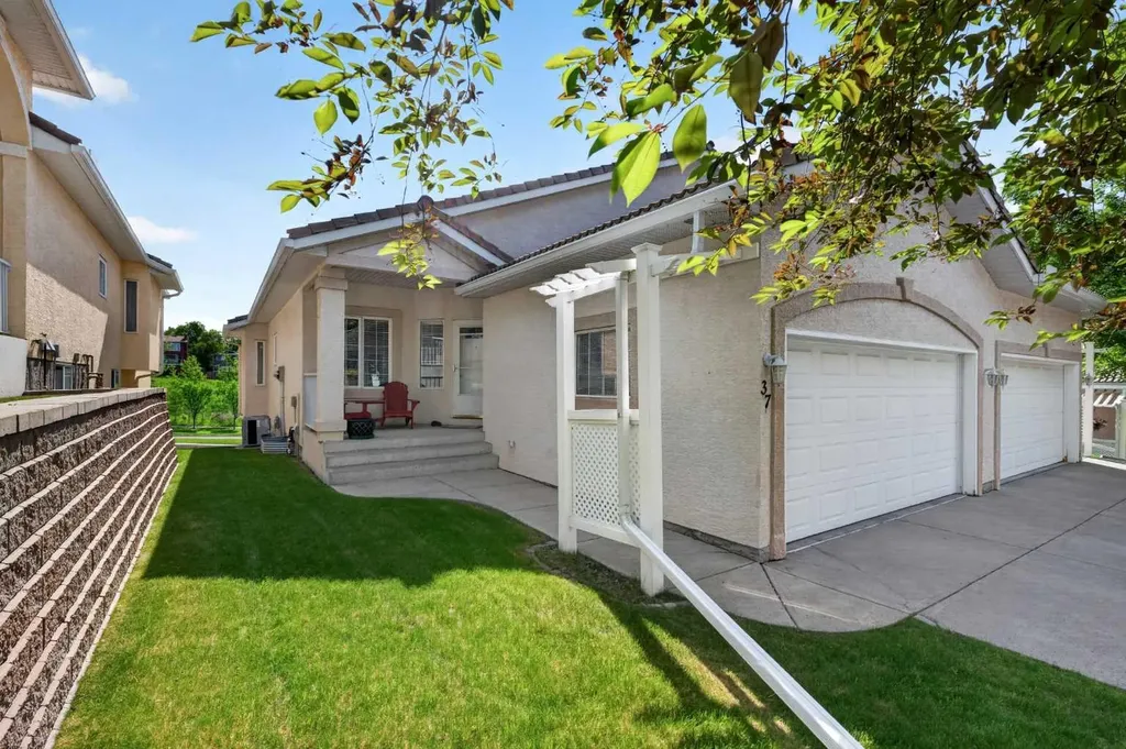 37 Scimitar Heath NW Calgary AB T3L 2E1