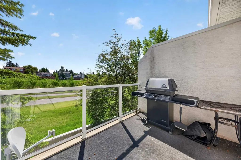 37 Scimitar Heath NW Calgary AB T3L 2E1