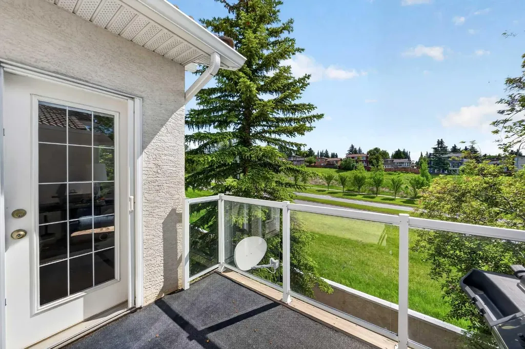 37 Scimitar Heath NW Calgary AB T3L 2E1