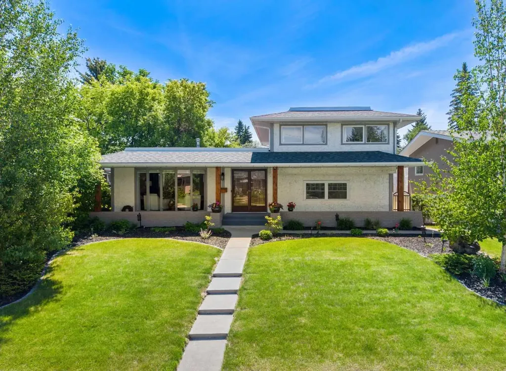 1124 Lake Wapta Way SE Calgary AB T2J 2N7