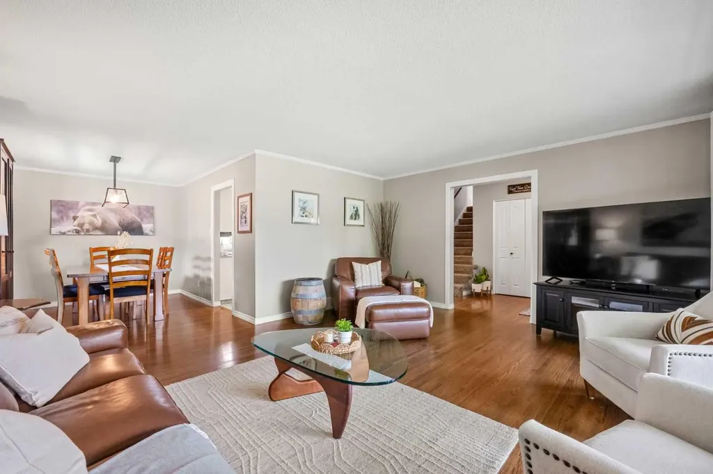 1124 Lake Wapta Way SE Calgary AB T2J 2N7