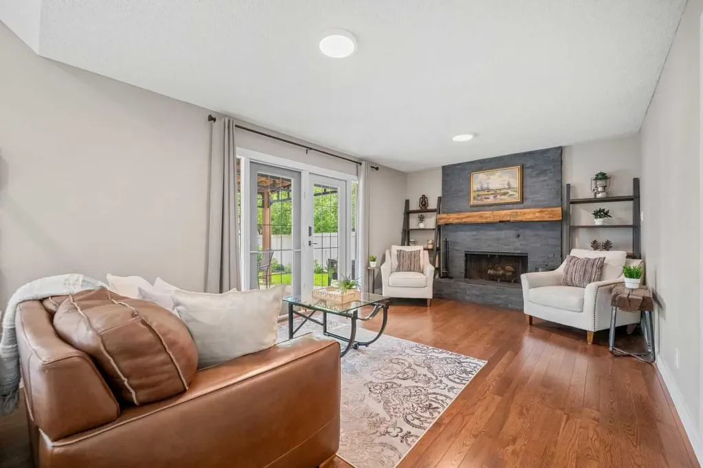 1124 Lake Wapta Way SE Calgary AB T2J 2N7