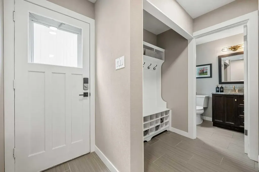 1124 Lake Wapta Way SE Calgary AB T2J 2N7