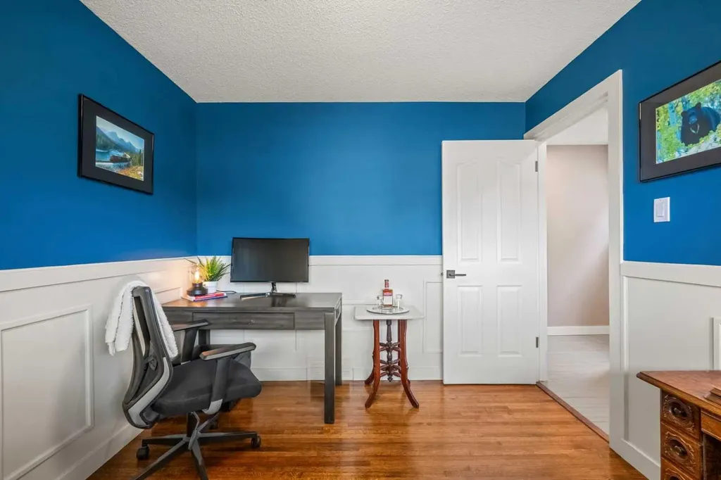 1124 Lake Wapta Way SE Calgary AB T2J 2N7
