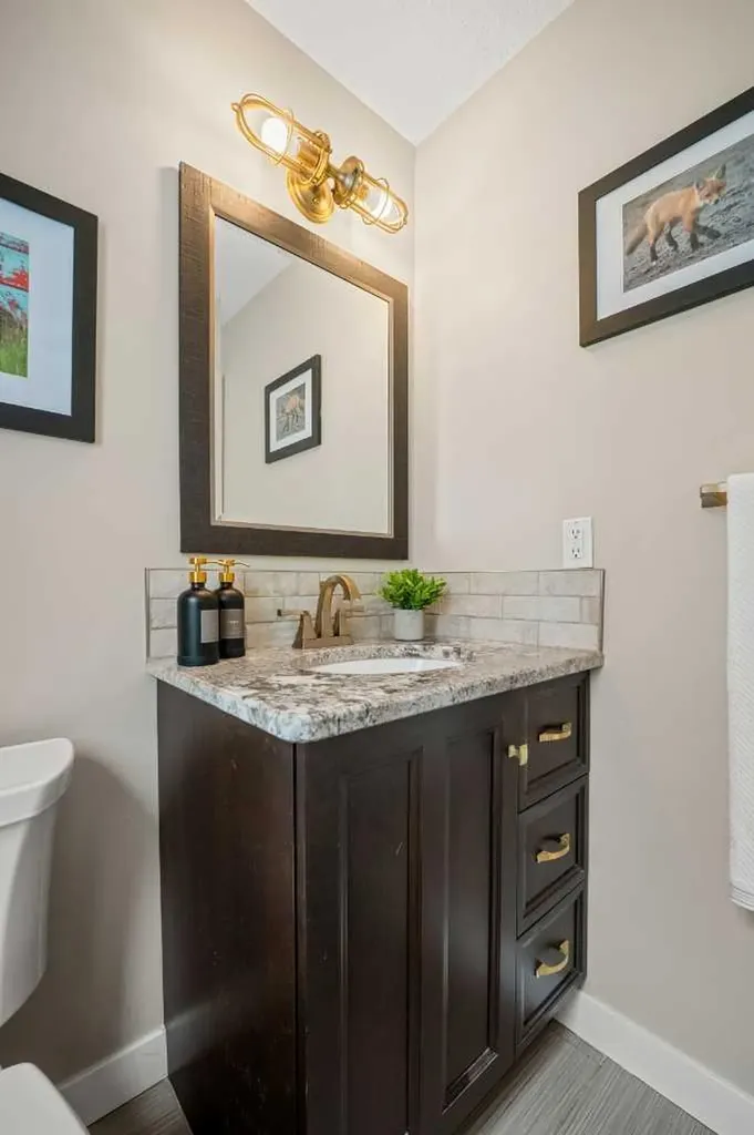 1124 Lake Wapta Way SE Calgary AB T2J 2N7