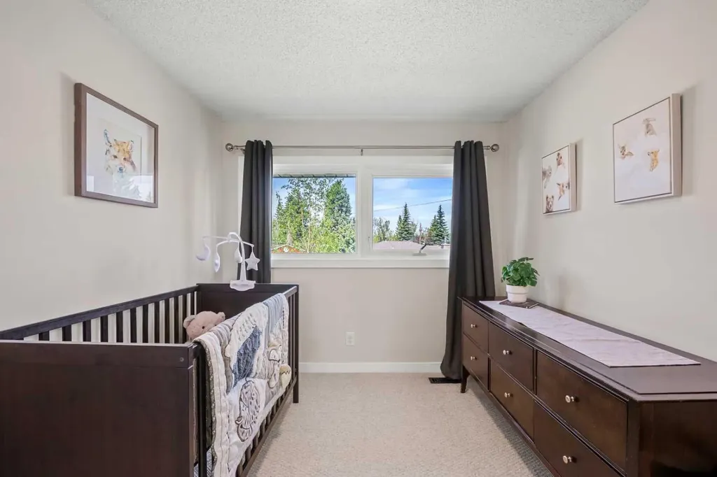 1124 Lake Wapta Way SE Calgary AB T2J 2N7