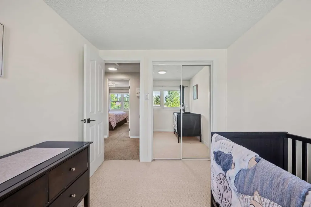1124 Lake Wapta Way SE Calgary AB T2J 2N7