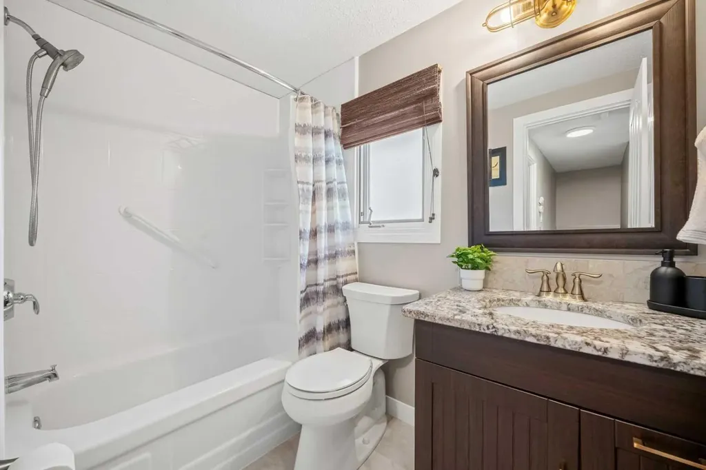 1124 Lake Wapta Way SE Calgary AB T2J 2N7