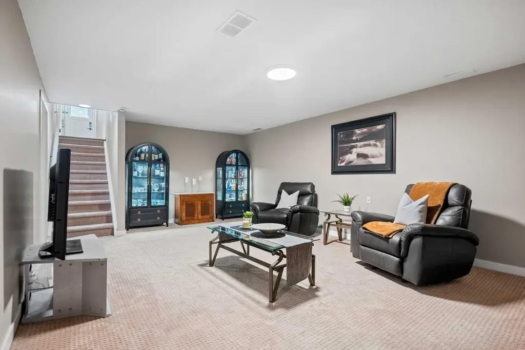1124 Lake Wapta Way SE Calgary AB T2J 2N7