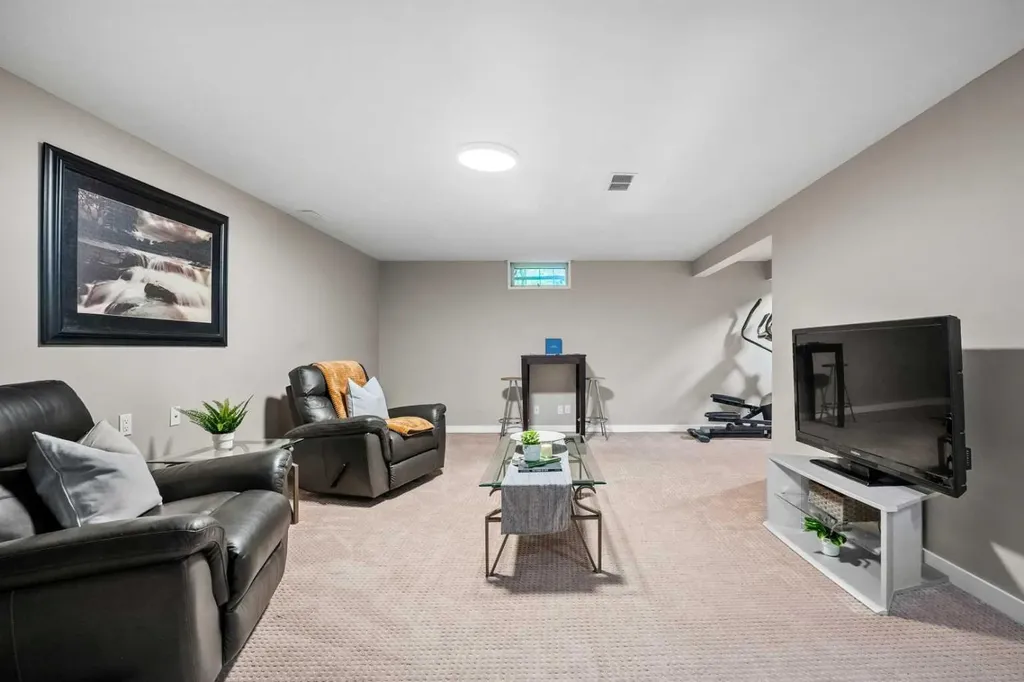 1124 Lake Wapta Way SE Calgary AB T2J 2N7