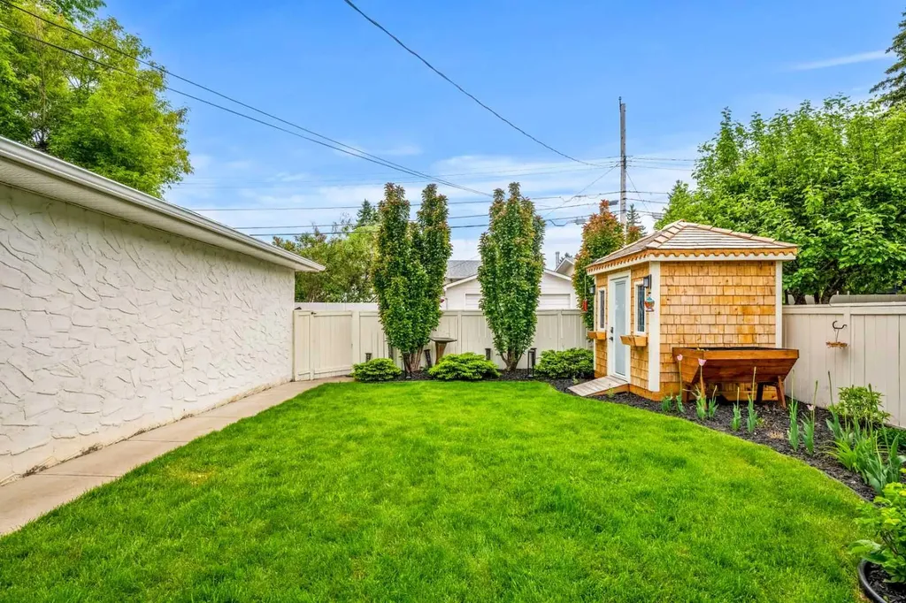 1124 Lake Wapta Way SE Calgary AB T2J 2N7