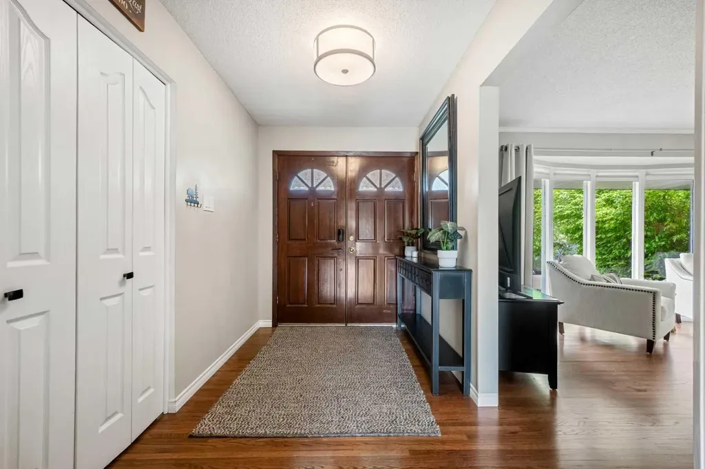 1124 Lake Wapta Way SE Calgary AB T2J 2N7