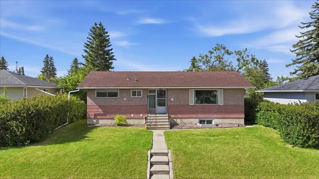 4408 8 Avenue SW Calgary AB T3C 0G7