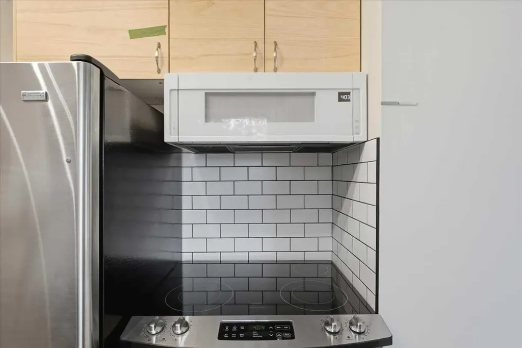 4408 8 Avenue SW Calgary AB T3C 0G7