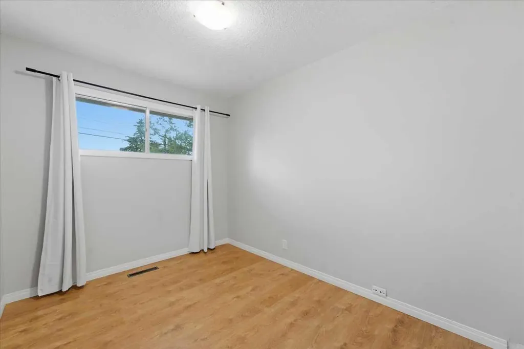4408 8 Avenue SW Calgary AB T3C 0G7