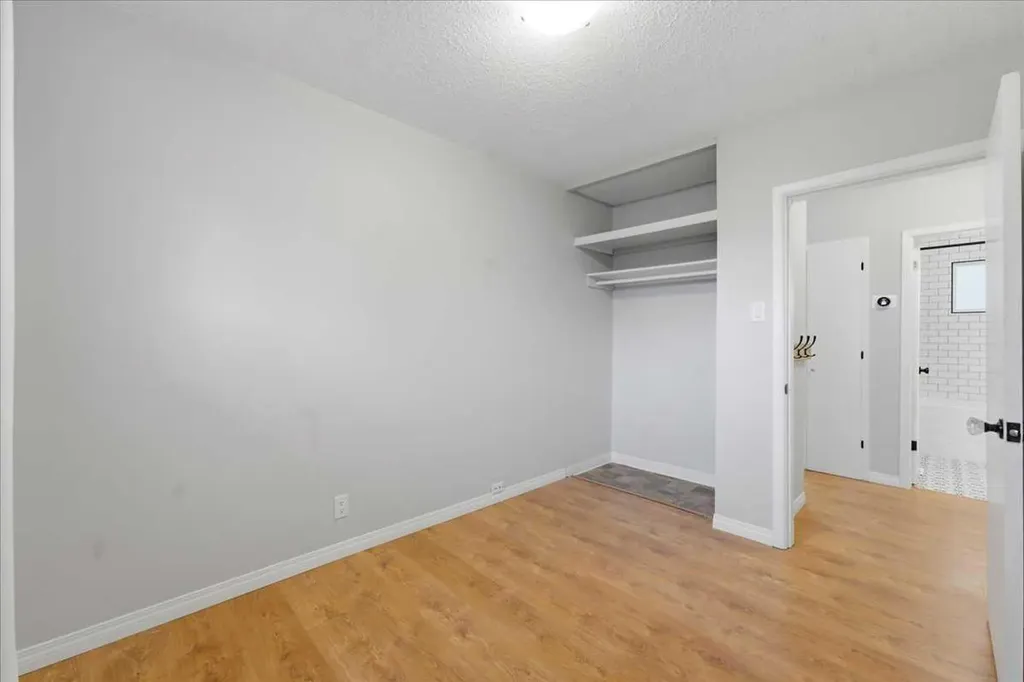 4408 8 Avenue SW Calgary AB T3C 0G7