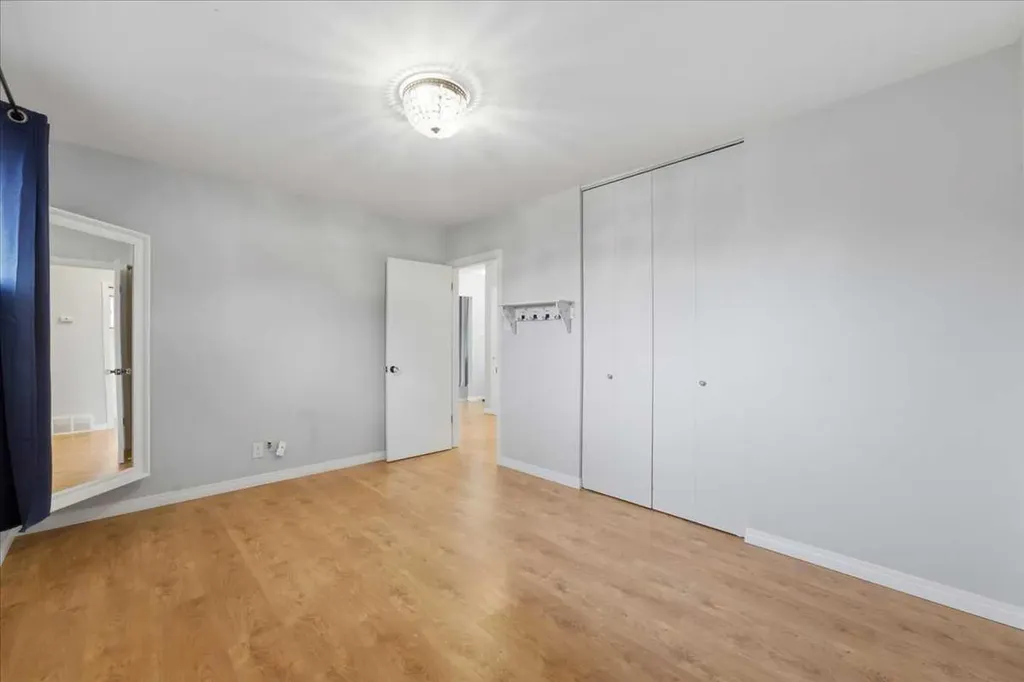 4408 8 Avenue SW Calgary AB T3C 0G7