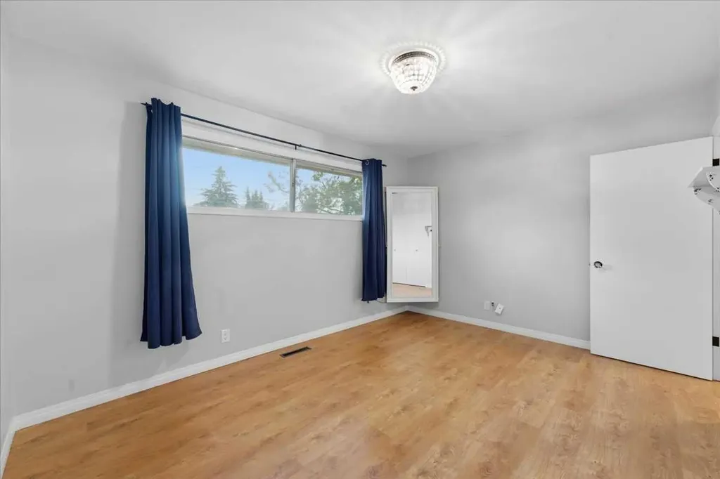 4408 8 Avenue SW Calgary AB T3C 0G7