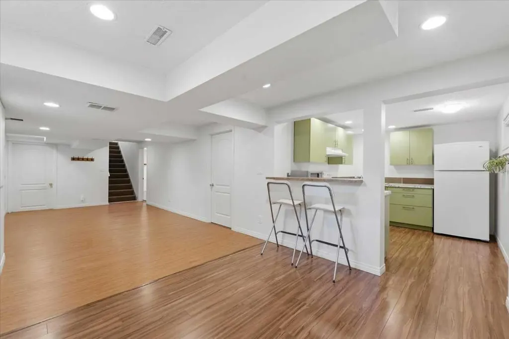 4408 8 Avenue SW Calgary AB T3C 0G7
