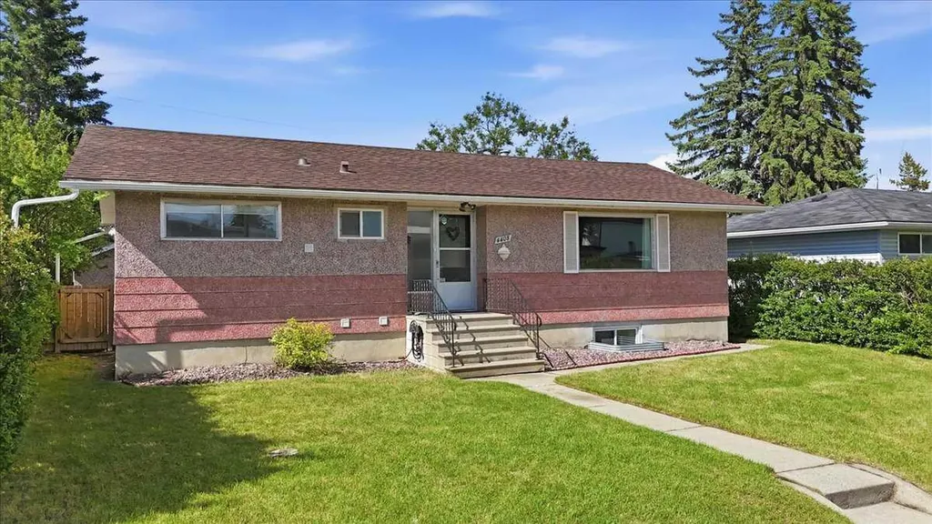 4408 8 Avenue SW Calgary AB T3C 0G7