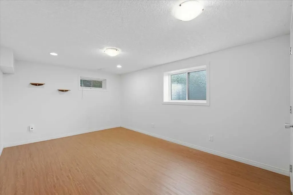 4408 8 Avenue SW Calgary AB T3C 0G7