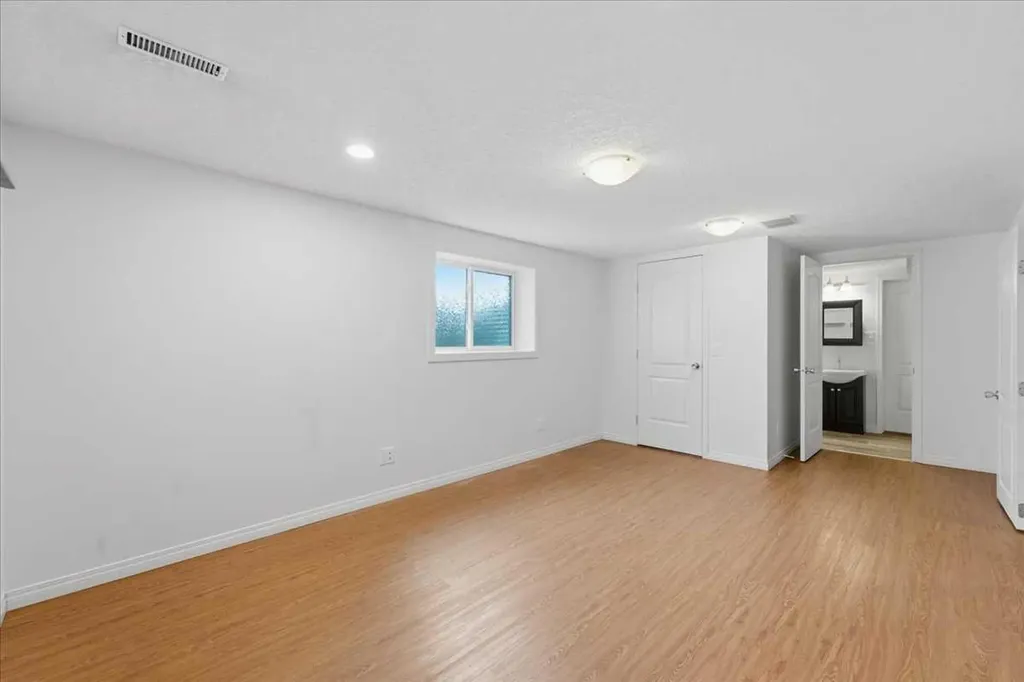 4408 8 Avenue SW Calgary AB T3C 0G7