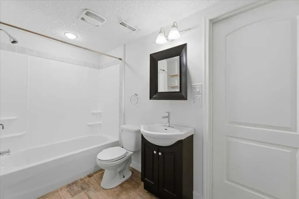 4408 8 Avenue SW Calgary AB T3C 0G7