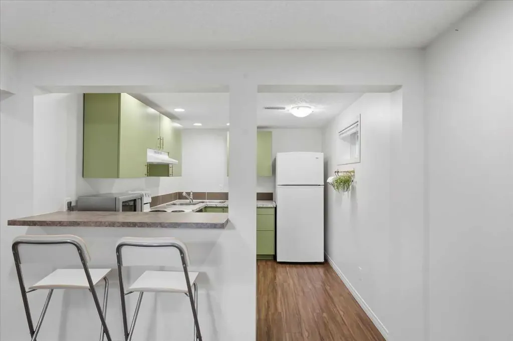4408 8 Avenue SW Calgary AB T3C 0G7