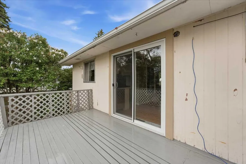4408 8 Avenue SW Calgary AB T3C 0G7