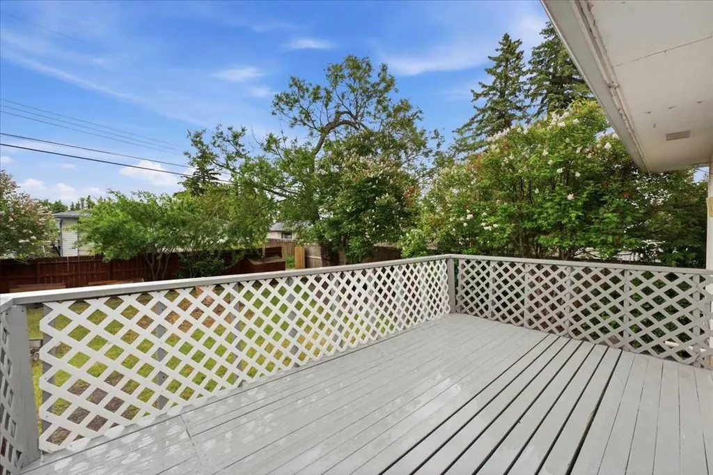 4408 8 Avenue SW Calgary AB T3C 0G7