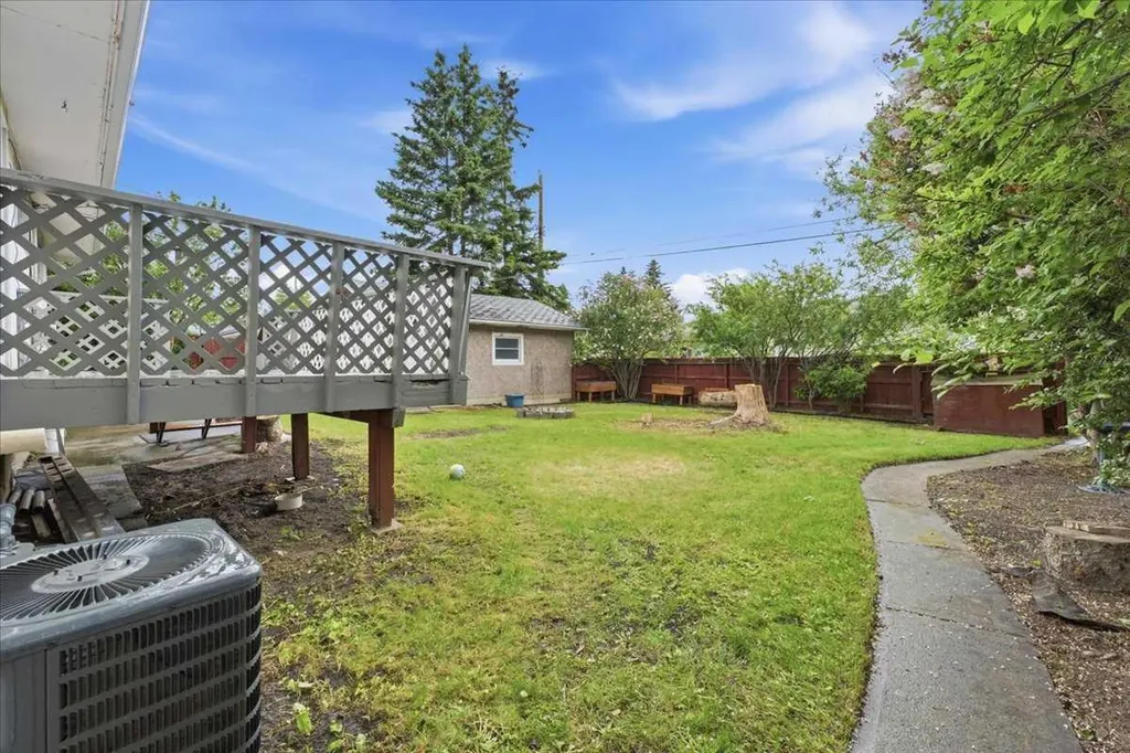 4408 8 Avenue SW Calgary AB T3C 0G7
